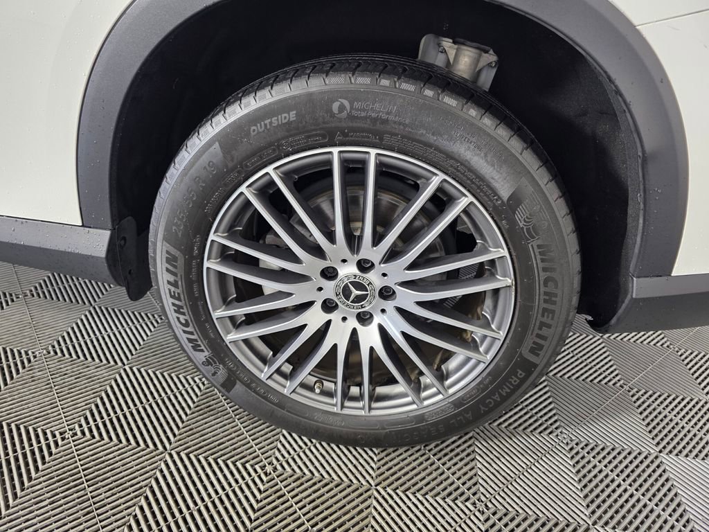 Used 2023 Mercedes-Benz GLC 300 4MATIC image 17