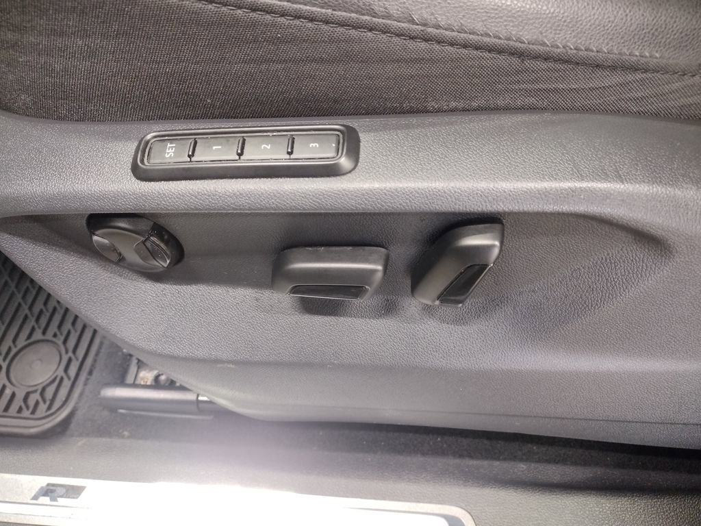 Used 2020 Volkswagen Tiguan SEL Premium R-Line image 25