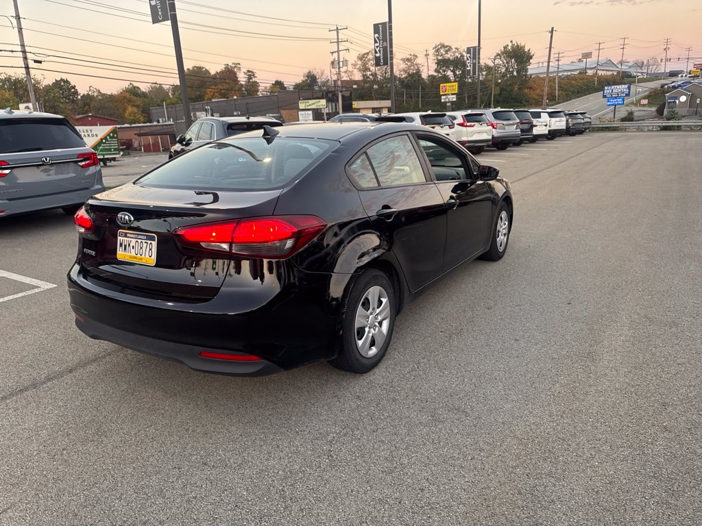 Used 2017 Kia Forte LX FWD image 7