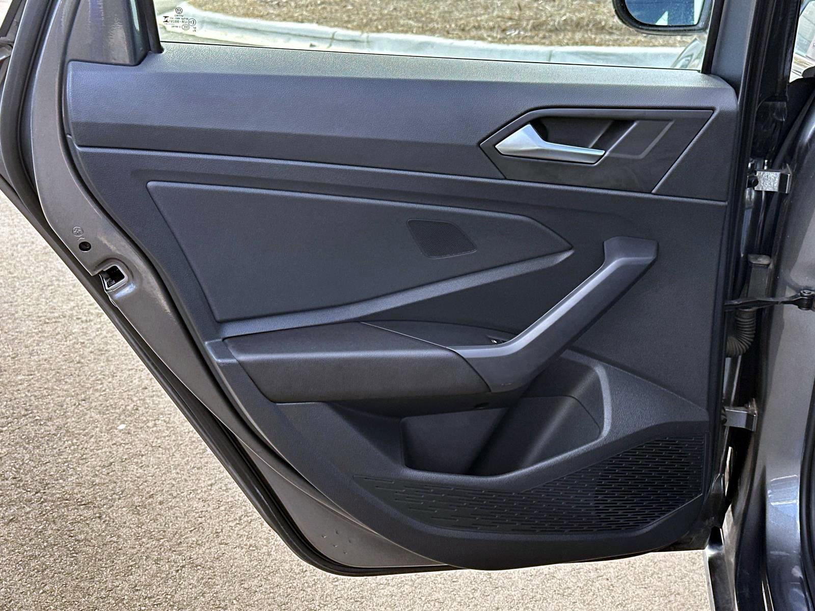 Used 2023 Volkswagen Jetta SE w/ Panoramic Sunroof Package image 11