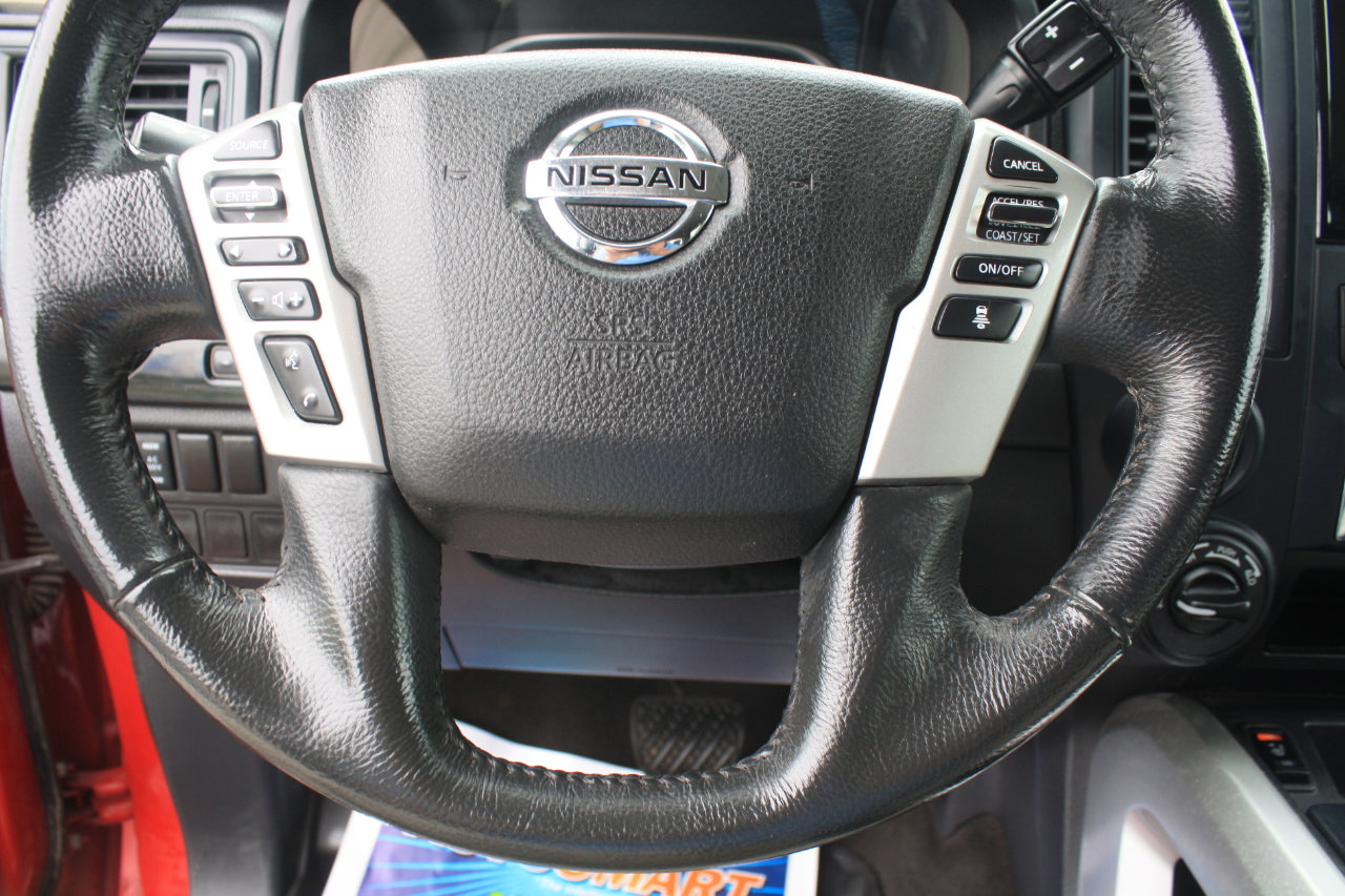 Used 2022 Nissan Titan SV w/ SV Convenience Package image 16