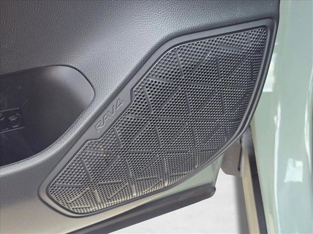 Used 2019 Toyota RAV4 XLE FWD image 9