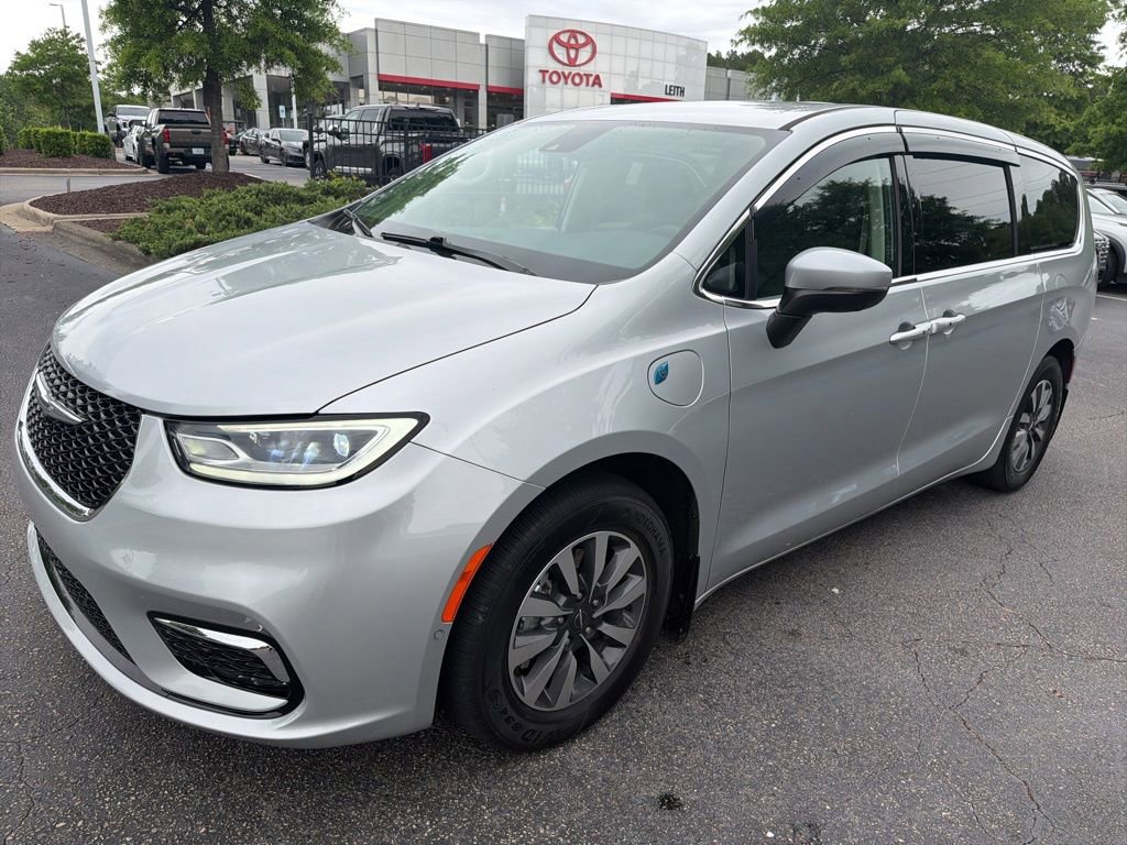 Used 2023 Chrysler Pacifica Touring-L FWD image 23