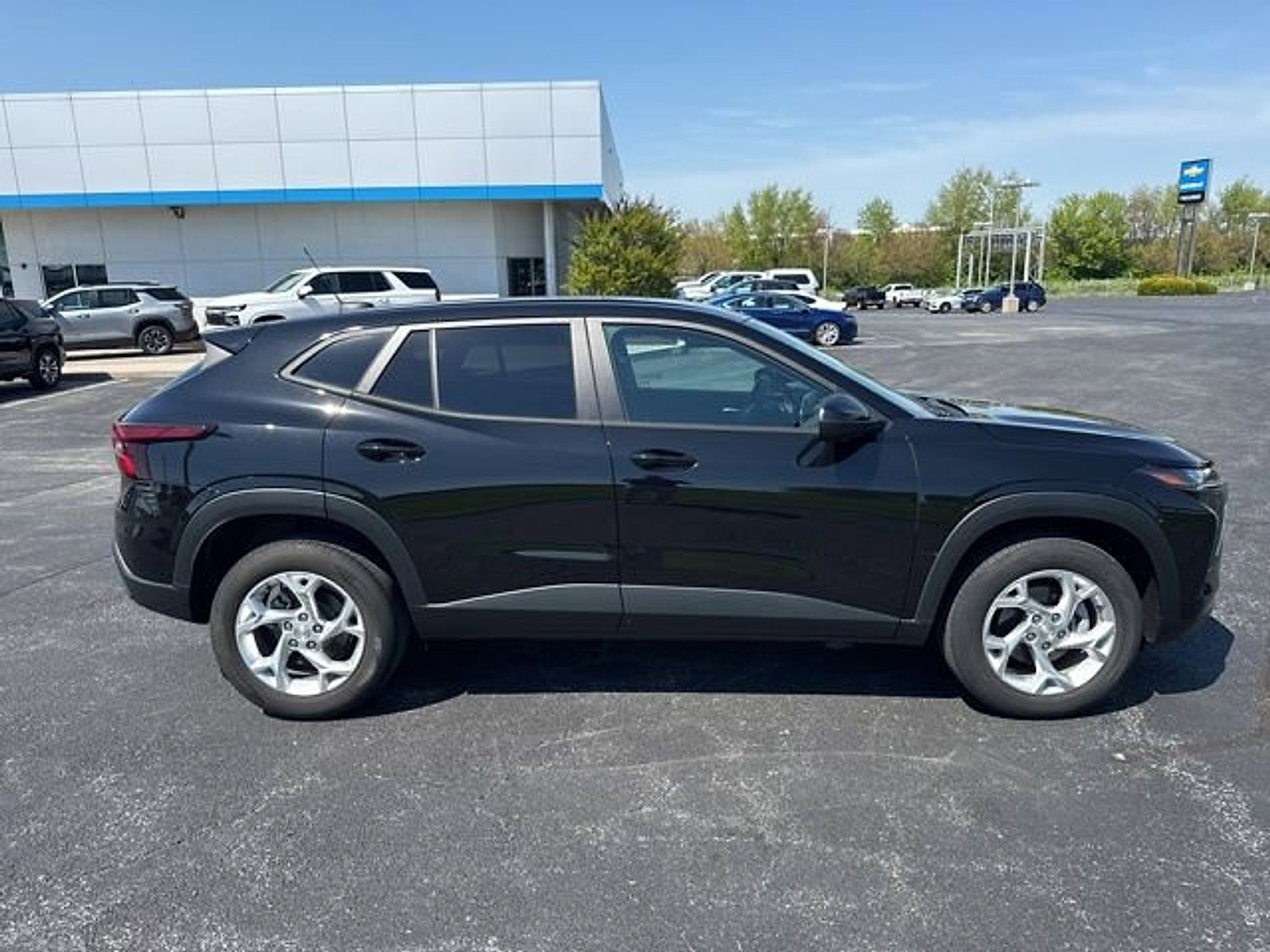 Used 2024 Chevrolet Trax LS w/ LS Convenience Package FWD image 10