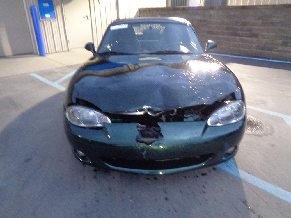 Used 2002 MAZDA MX-5 Miata RWD image 2