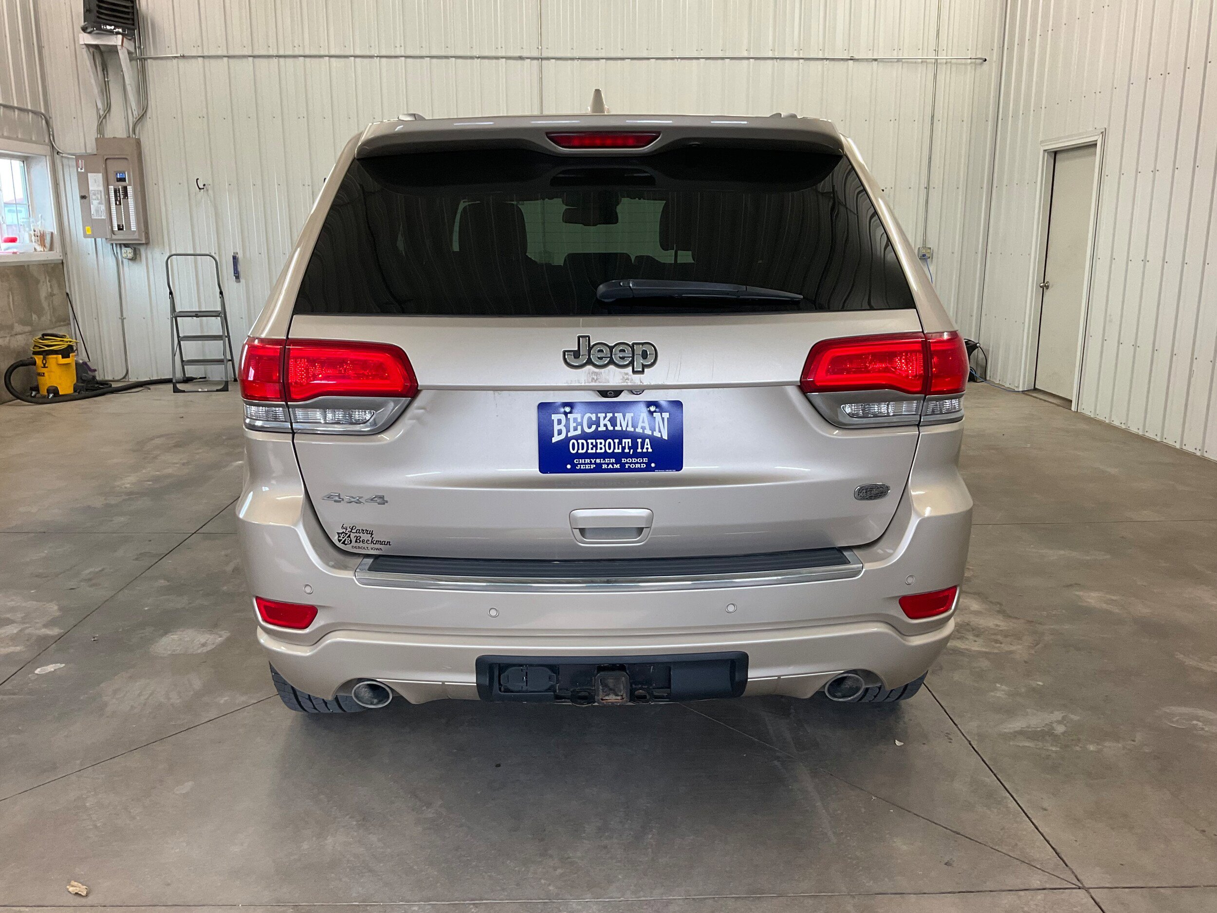 Used 2014 Jeep Grand Cherokee Overland w/ Advanced Technology Group AWD/4WD image 4