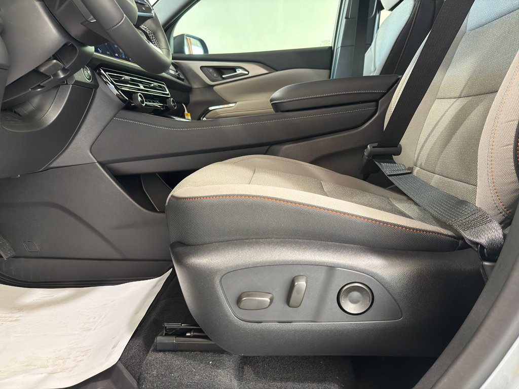 New 2026 Chevrolet Traverse LT w/ LPO, Floor Liner Package image 25