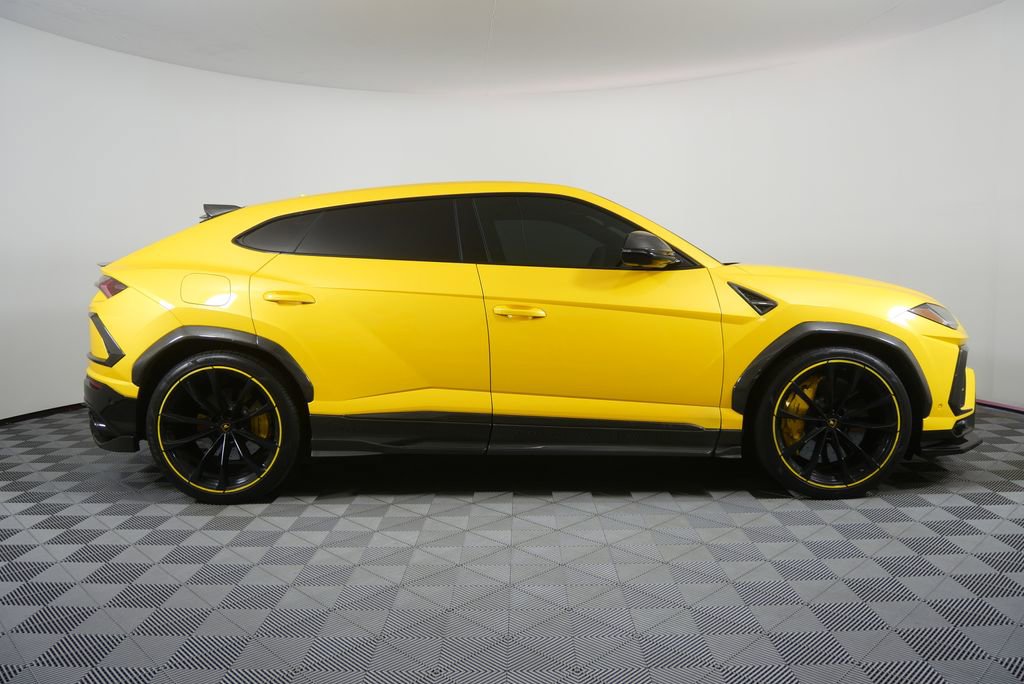 Used 2022 Lamborghini Urus AWD/4WD image 2