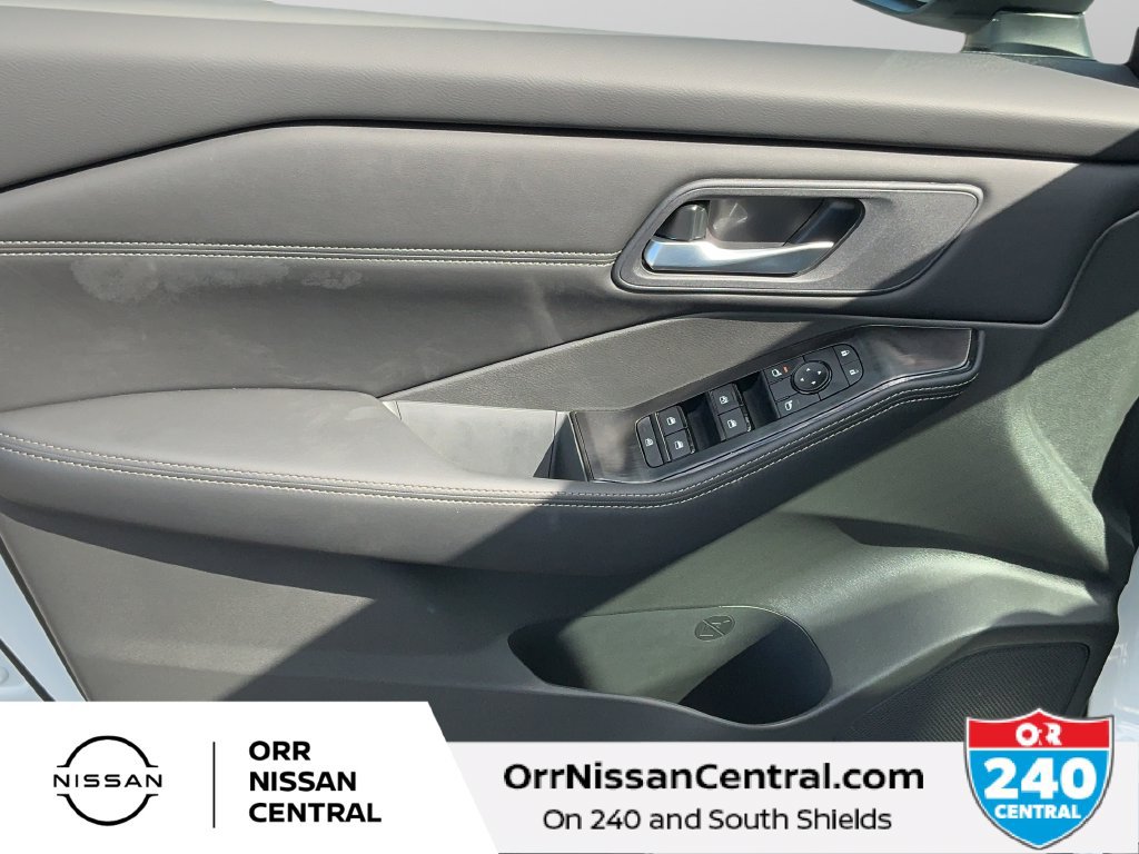 New 2027 Nissan Rogue Dark Armor FWD image 16