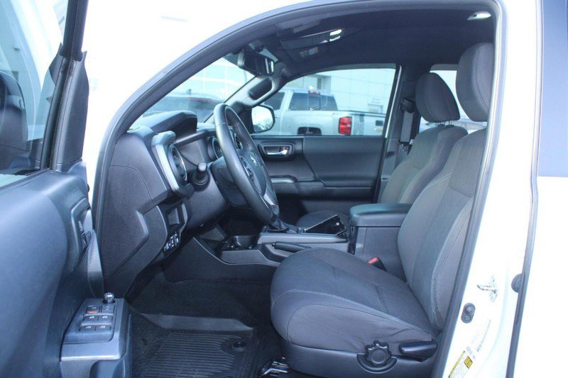 Used 2017 Toyota Tacoma TRD Off-Road image 9