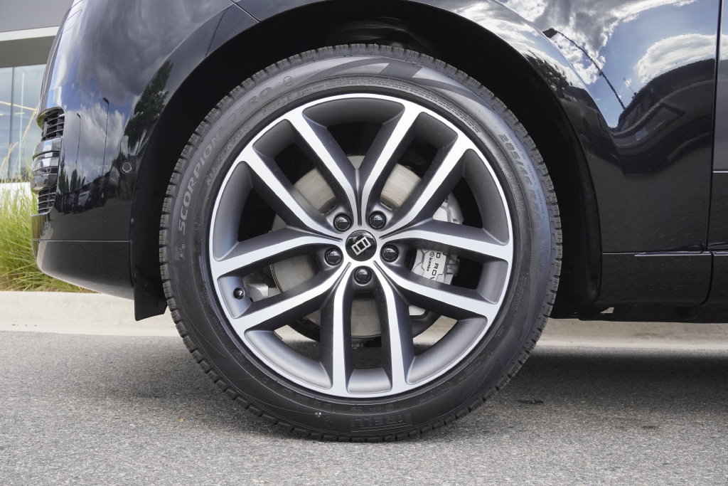 New 2027 Land Rover Range Rover Long Wheelbase SE AWD/4WD image 34