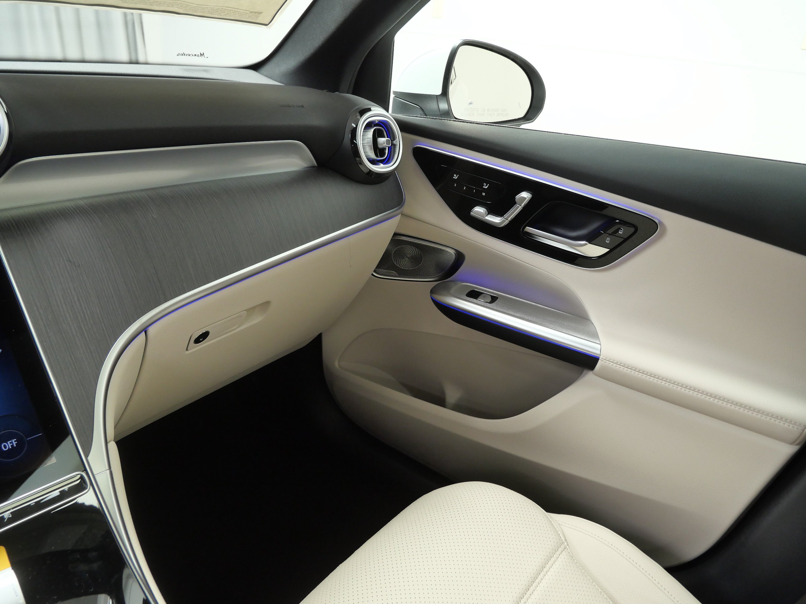 New 2026 Mercedes-Benz GLC 300 4MATIC image 11
