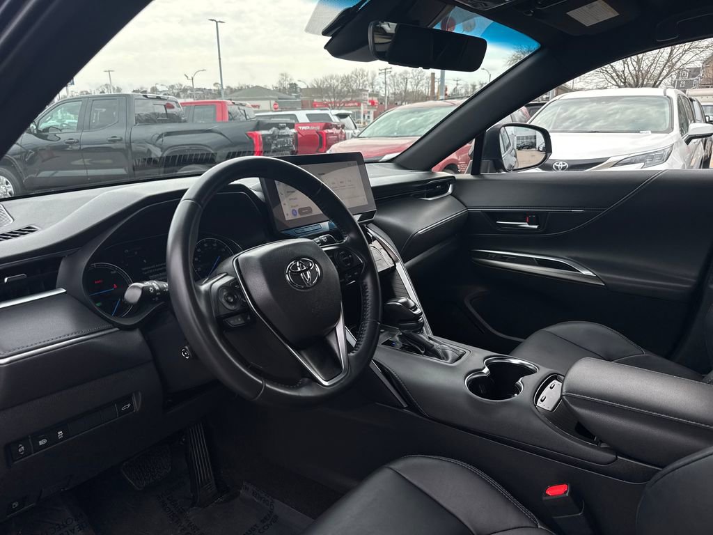 Used 2024 Toyota Venza XLE AWD/4WD image 13