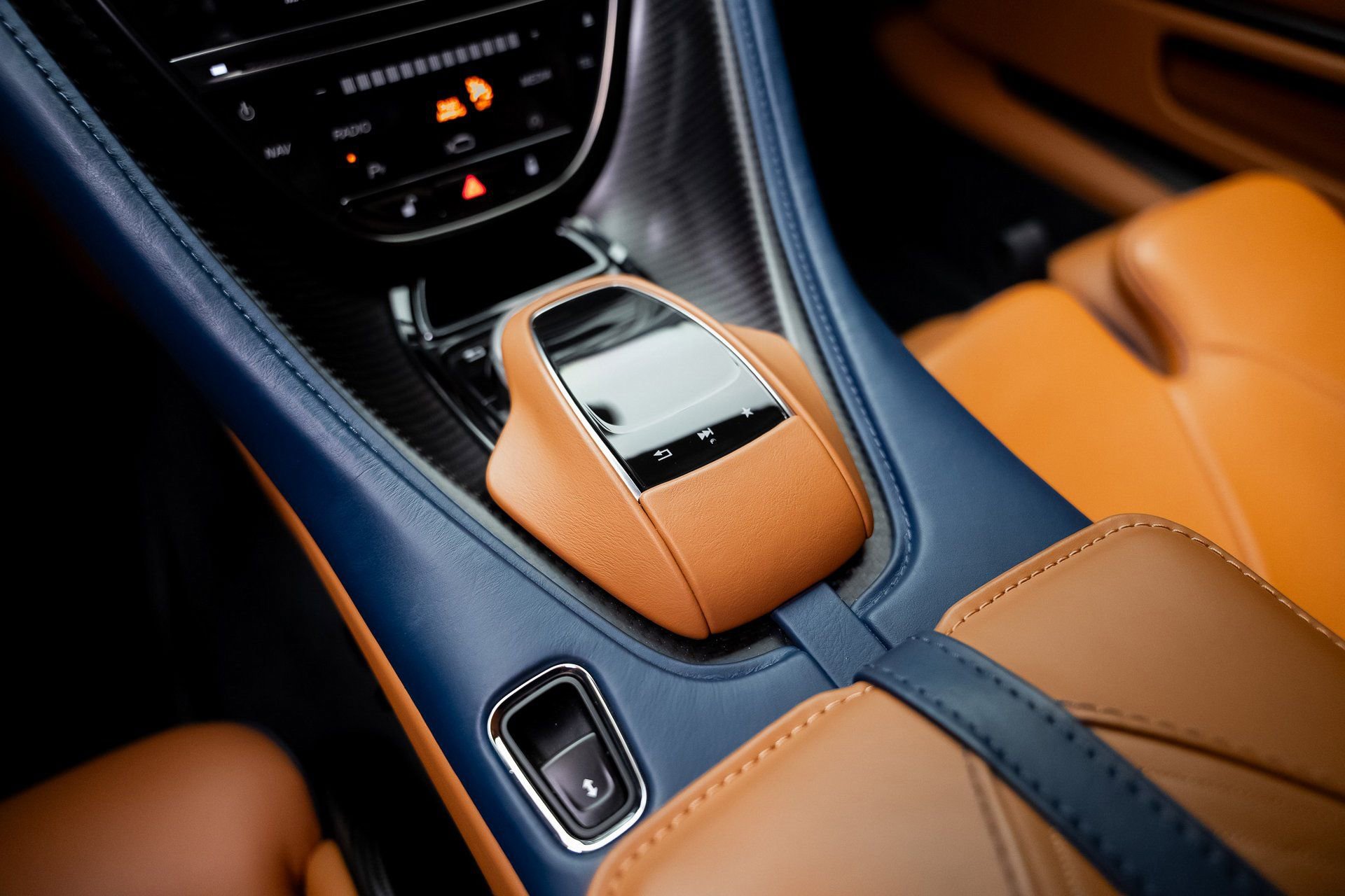 Used 2023 Aston Martin DBS Coupe image 56