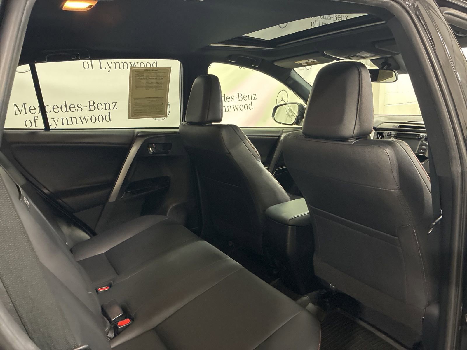 Used 2017 Toyota RAV4 SE image 31