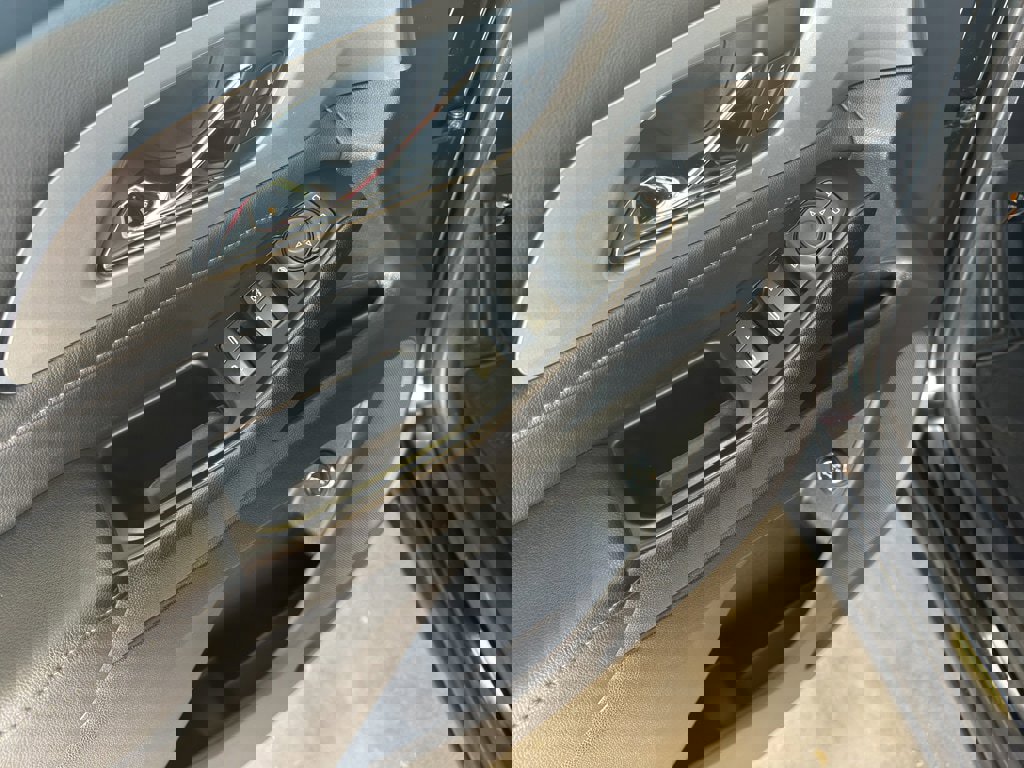 Used 2023 Chevrolet Traverse LT image 8