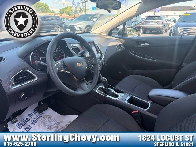 Used 2016 Chevrolet Cruze LT w/ Sun And Sound Package FWD image 10