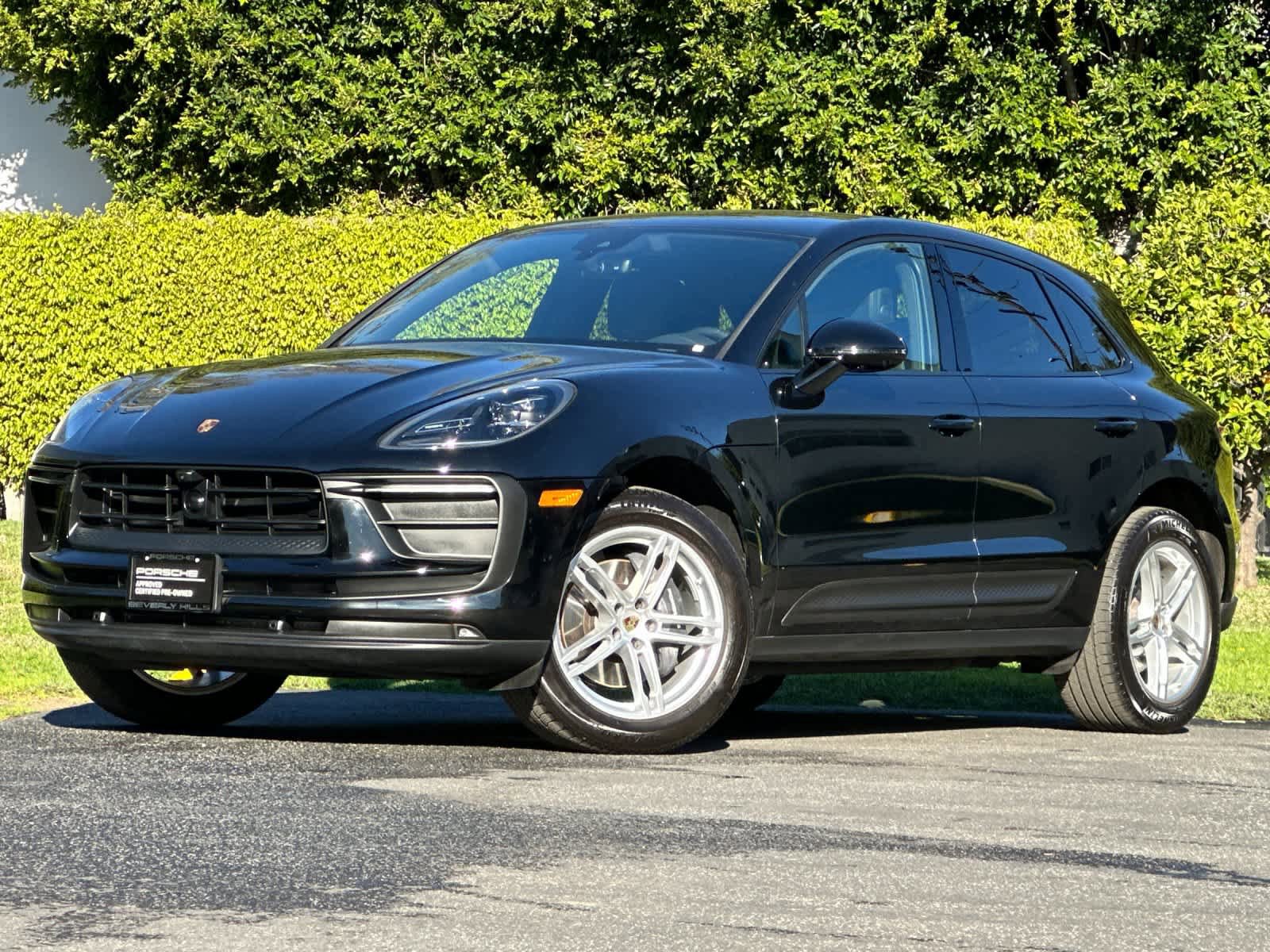 Certified 2025 Porsche Macan AWD/4WD image 1