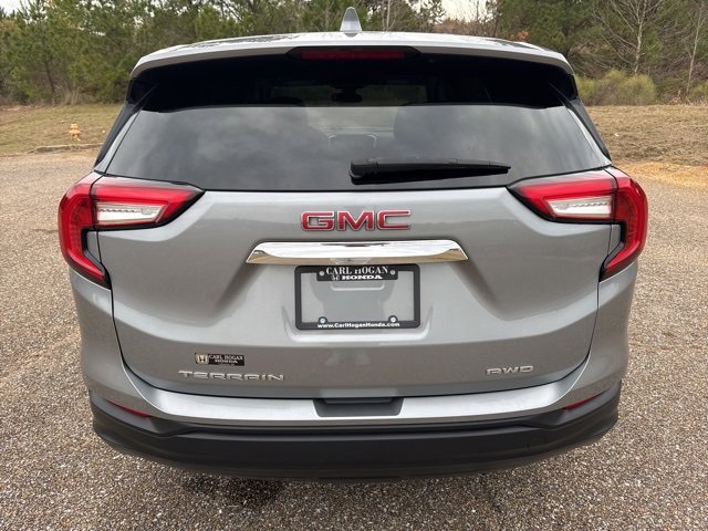 Used 2024 GMC Terrain SLE image 8
