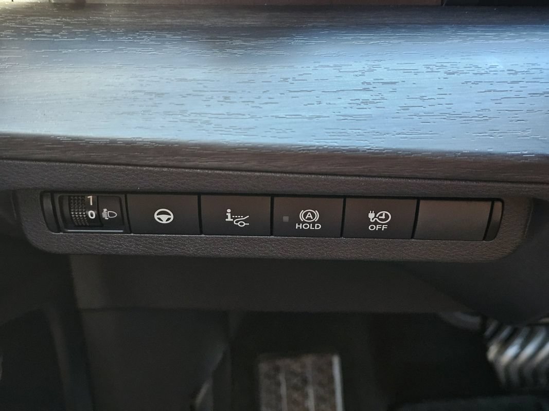 Used 2024 Nissan Ariya AWD image 34