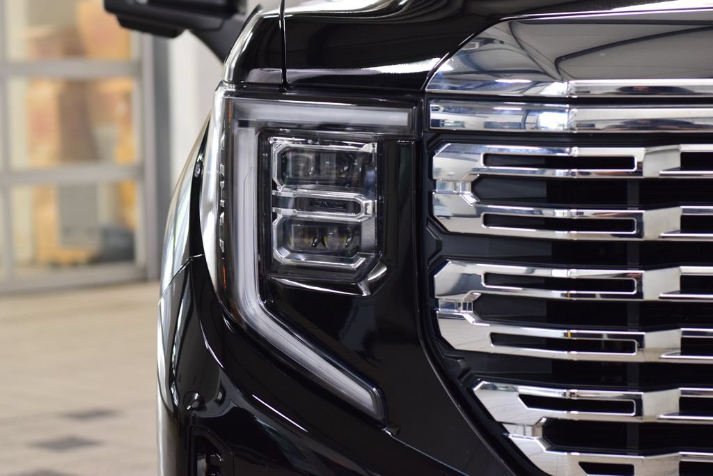 Used 2022 GMC Sierra 1500 Denali w/ Technology Package AWD/4WD image 12