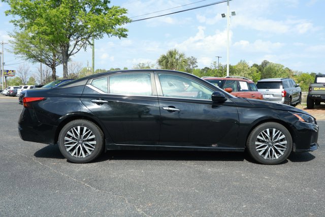 Used 2023 Nissan Altima 2.5 SV FWD image 4