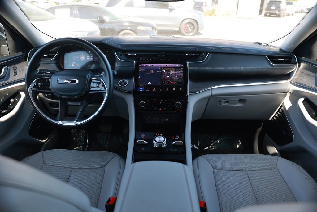 Used 2022 Jeep Grand Cherokee Overland AWD/4WD image 25