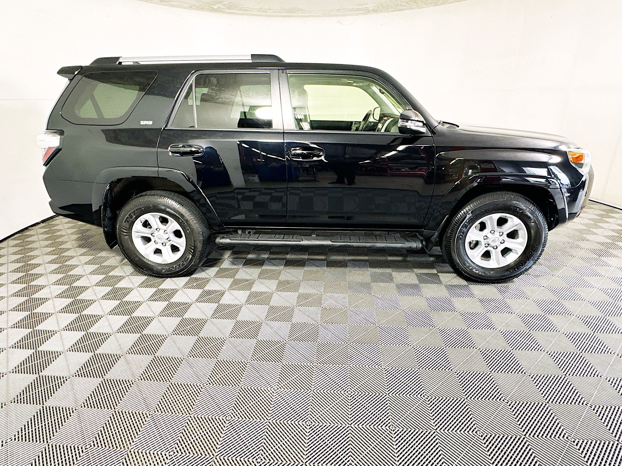 Used 2021 Toyota 4Runner SR5 Premium w/ Moonroof Package RWD image 2