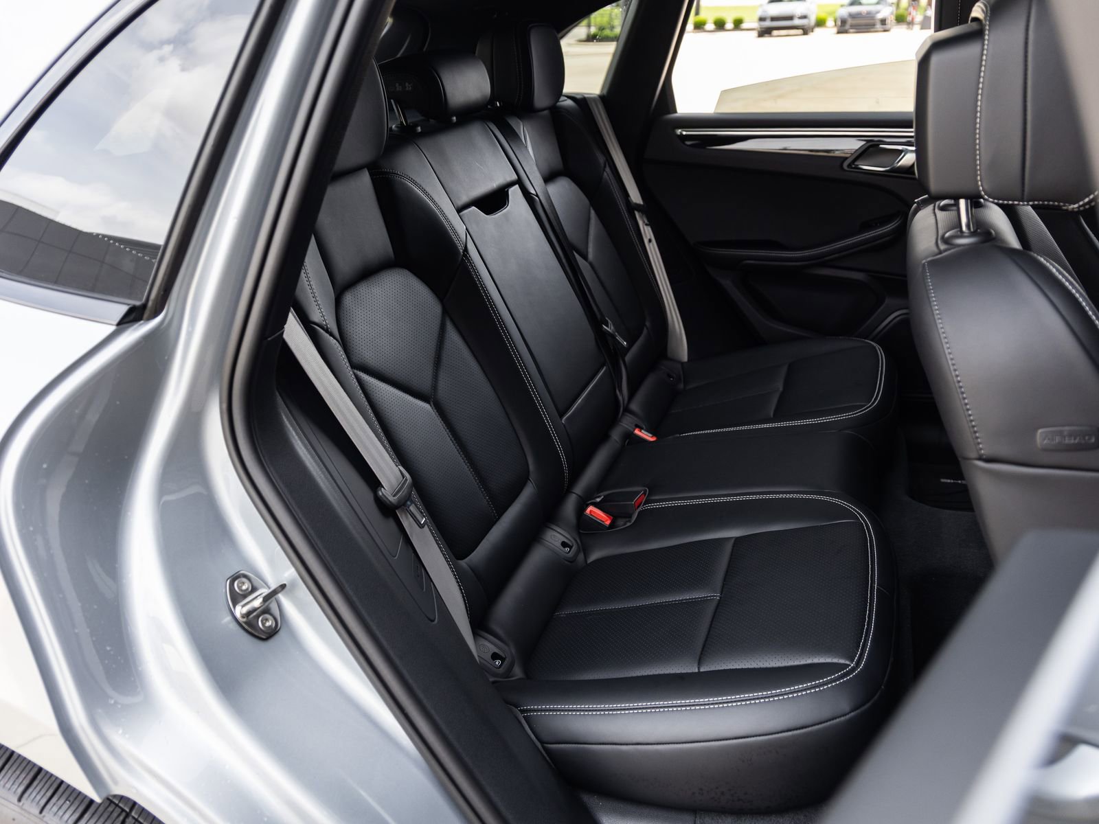 Certified 2025 Porsche Macan image 42