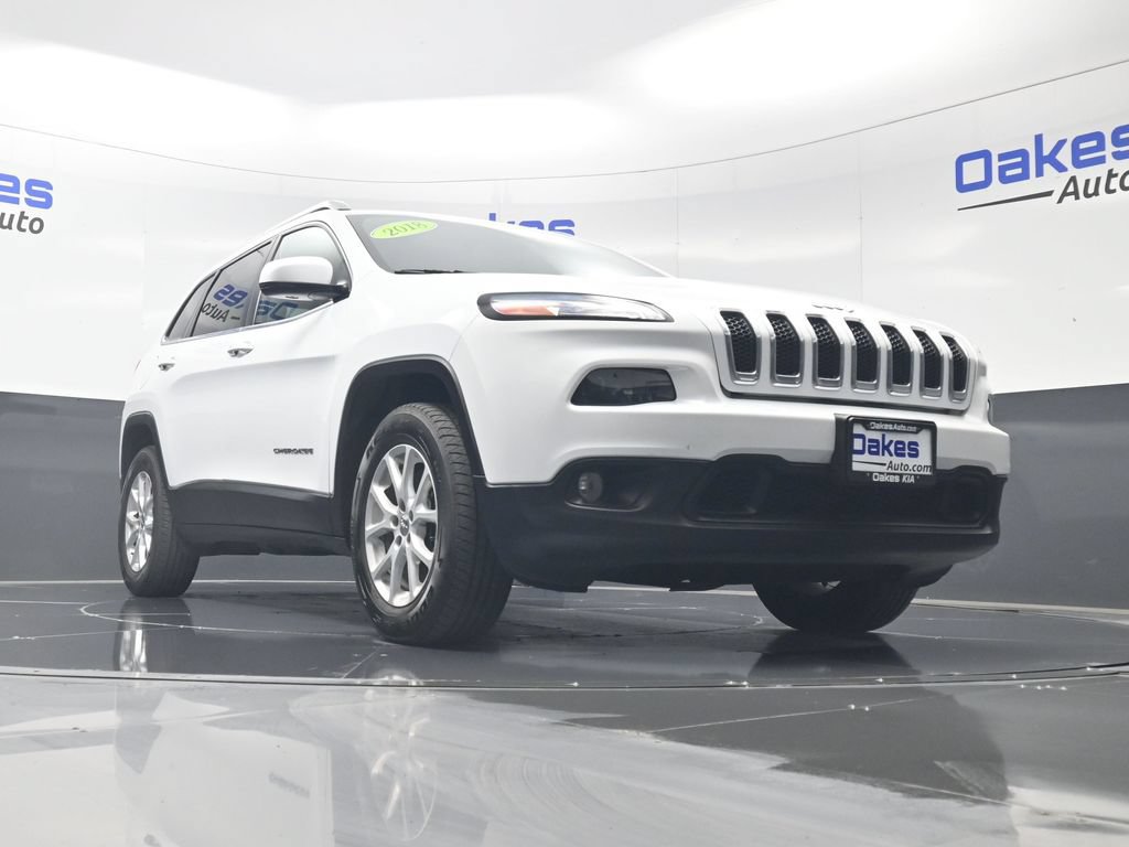 Used 2018 Jeep Cherokee Latitude Plus w/ Cold Weather Group AWD/4WD image 37