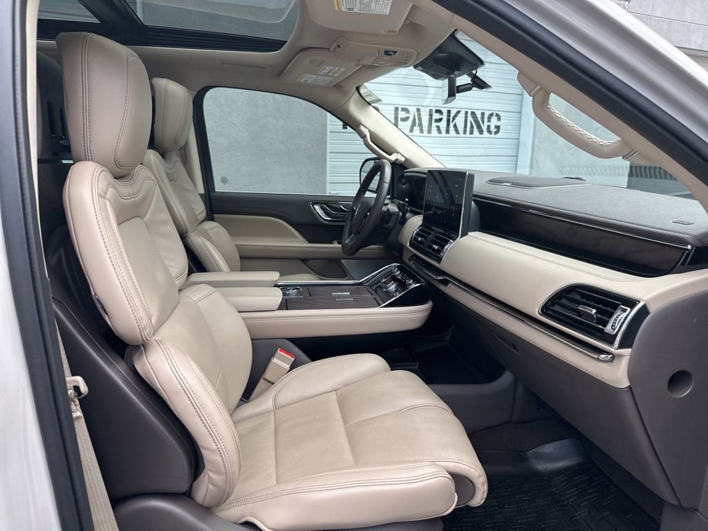 Used 2024 Lincoln Navigator Reserve image 27