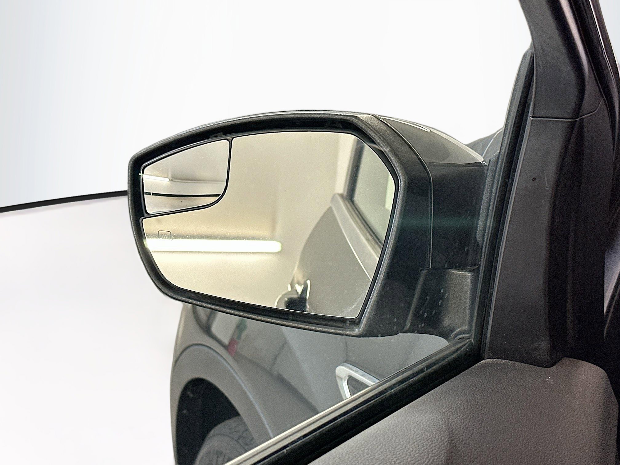 Used 2018 Ford Escape SEL image 16