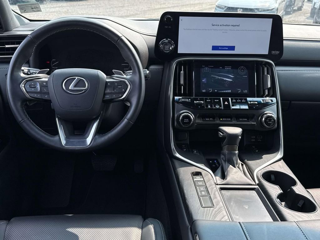 Used 2024 Lexus LX 600 4WD w/ Premium Package image 8