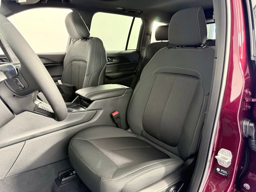 New 2025 Jeep Grand Cherokee Laredo X image 10