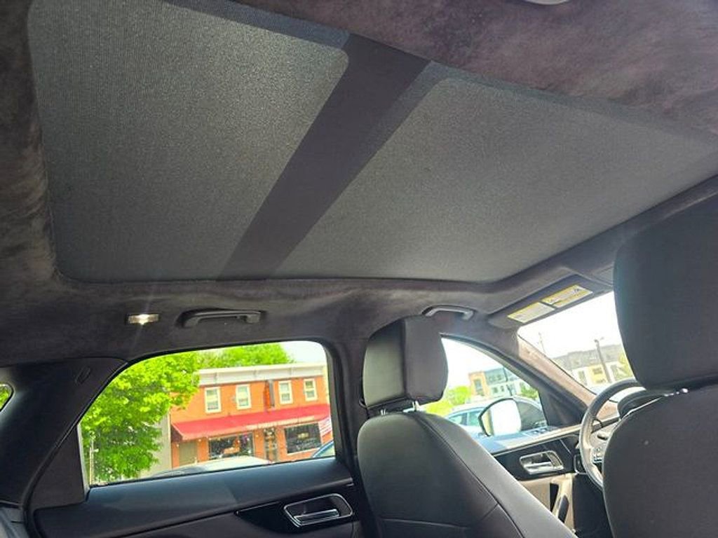 Used 2020 Jaguar F-PACE Premium image 12