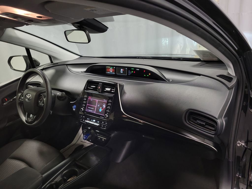 Used 2022 Toyota Prius LE image 25