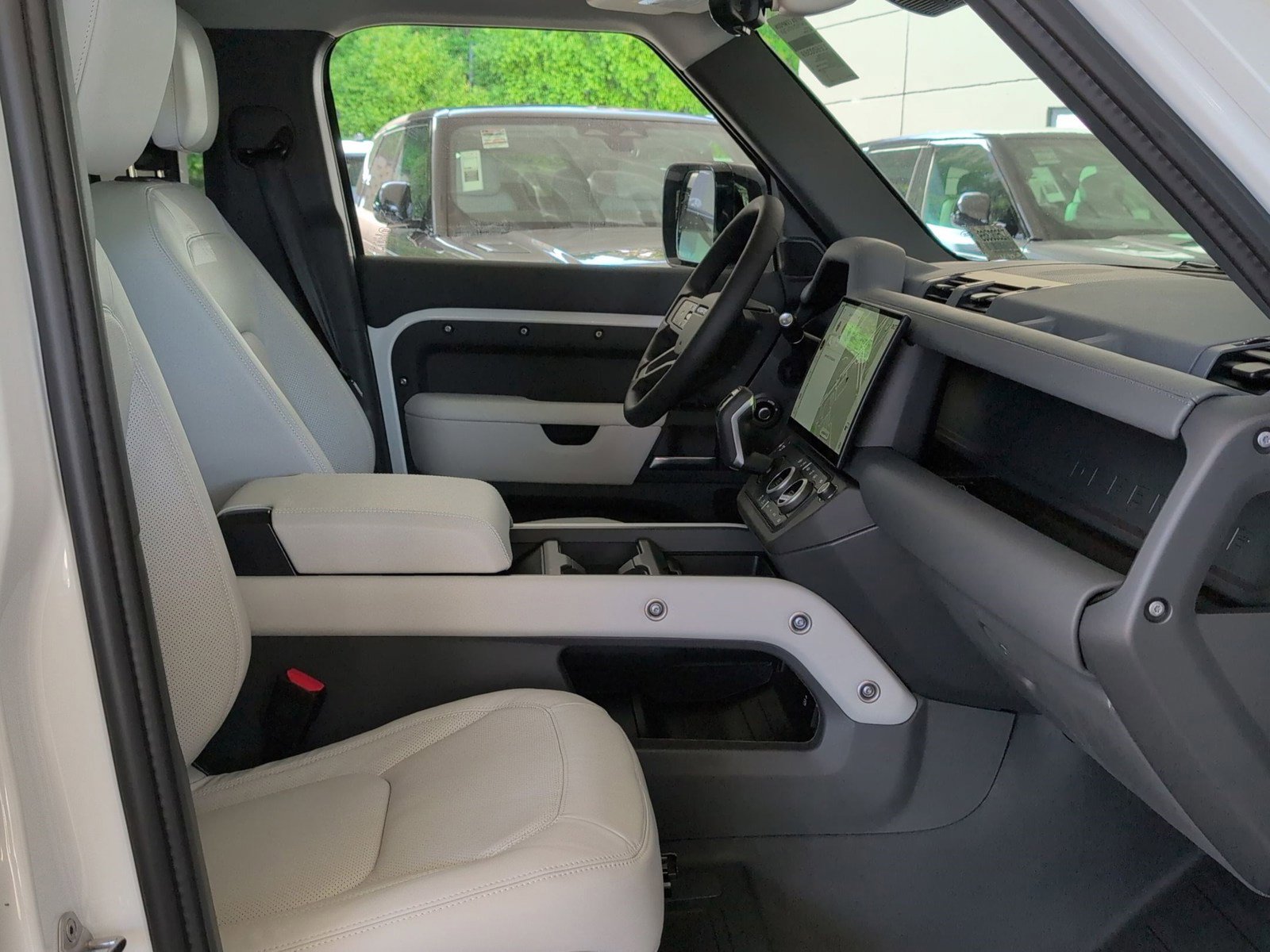 New 2026 Land Rover Defender 110 X-Dynamic SE AWD/4WD image 31