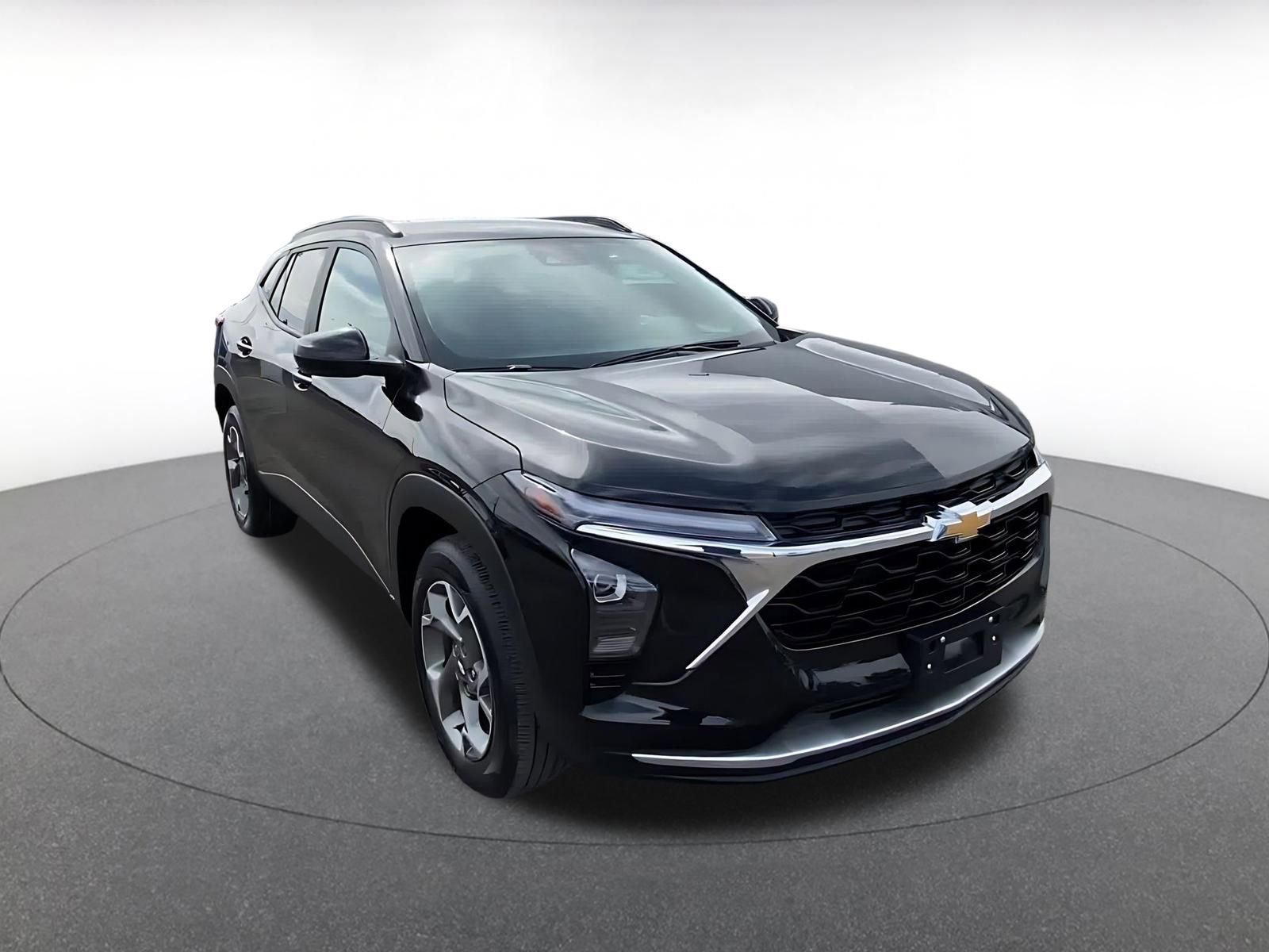 Used 2025 Chevrolet Trax LT w/ LT Convenience Package FWD image 3
