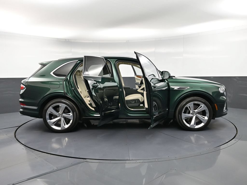 Certified 2022 Bentley Bentayga AWD/4WD image 39