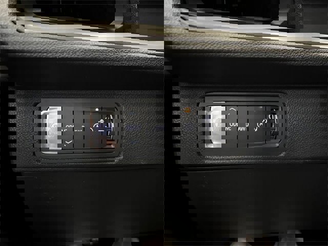 Used 2025 Chevrolet Traverse LT image 26