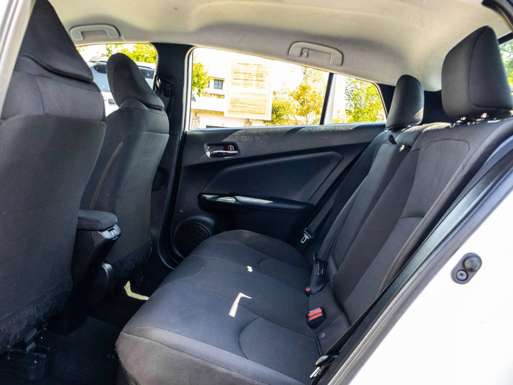 Used 2019 Toyota Prius L Eco w/ Carpet Mat Package FWD image 15