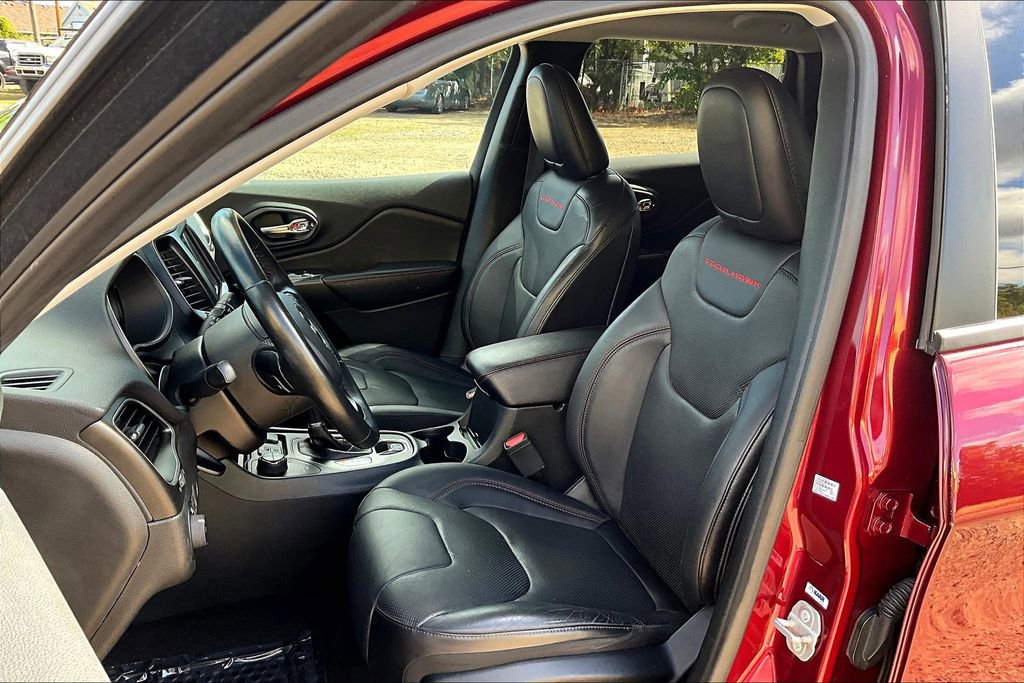 Used 2019 Jeep Cherokee Trailhawk AWD/4WD image 9
