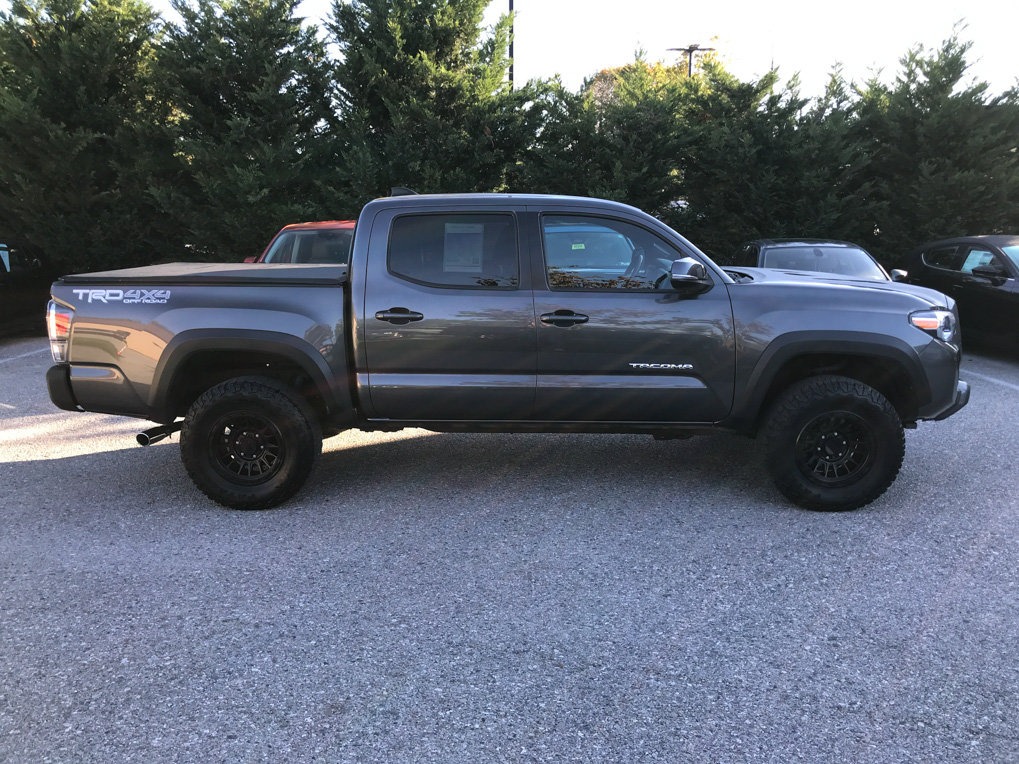 Used 2020 Toyota Tacoma TRD Off-Road AWD/4WD image 11