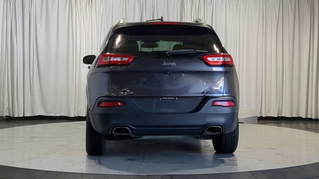 Used 2016 Jeep Cherokee Latitude w/ Cold Weather Group AWD/4WD image 9