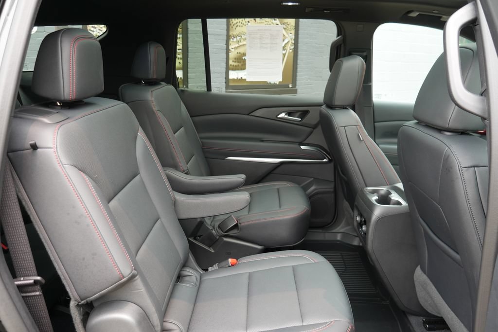 Used 2025 Chevrolet Traverse Z71 w/ Driver Confidence Package AWD/4WD image 15