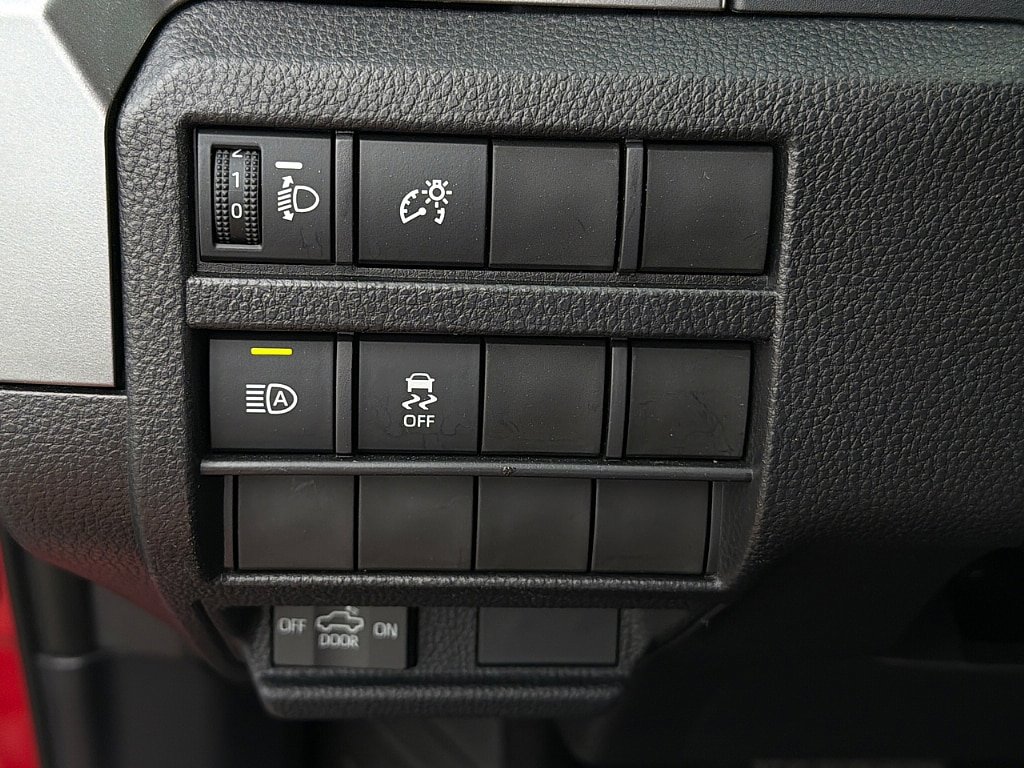 Used 2025 Toyota Tacoma TRD Off-Road image 19