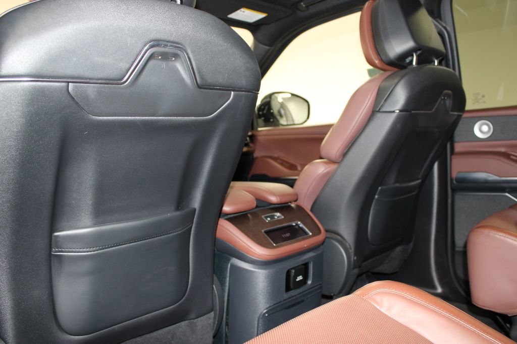 Used 2025 Lincoln Navigator Reserve image 34