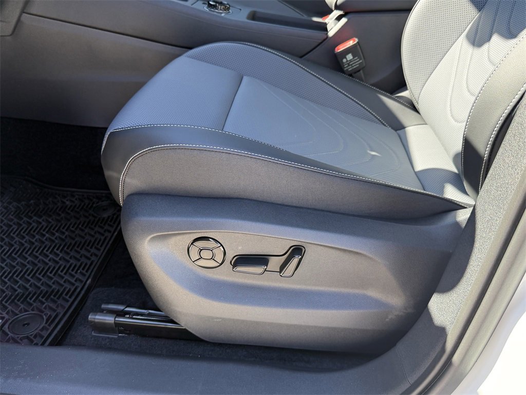 New 2026 Volkswagen Tiguan SE R-Line image 12