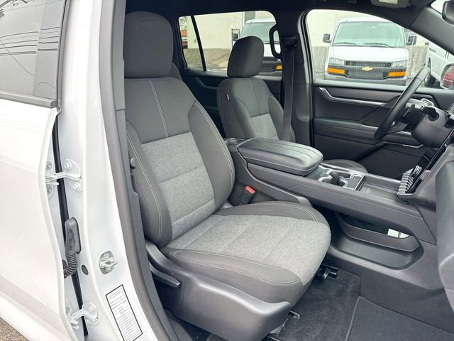 Used 2025 GMC Acadia Elevation image 26