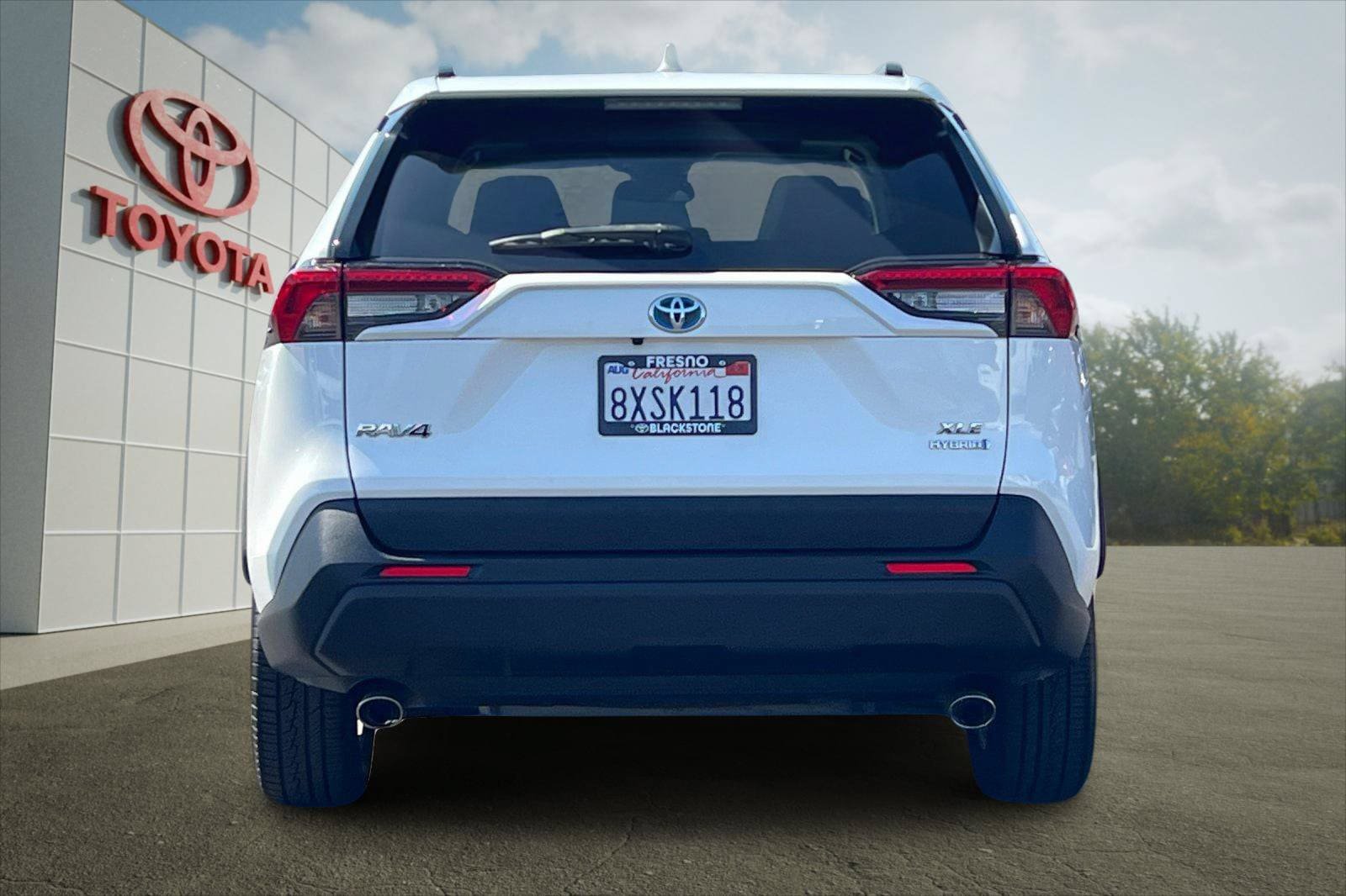 Certified 2021 Toyota RAV4 XLE w/ Convenience Package AWD/4WD image 4